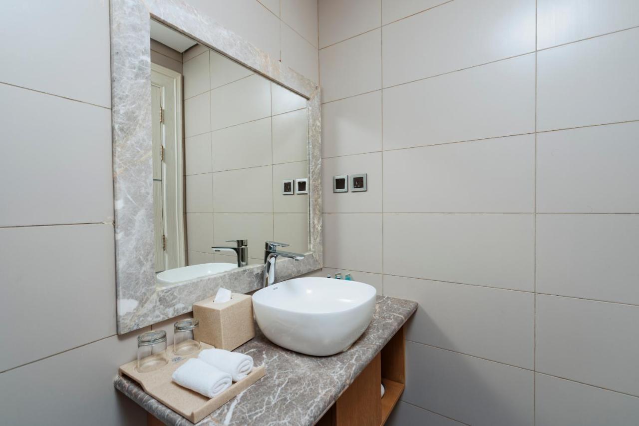 Gulanar Hotel Unaizah Bagian luar foto